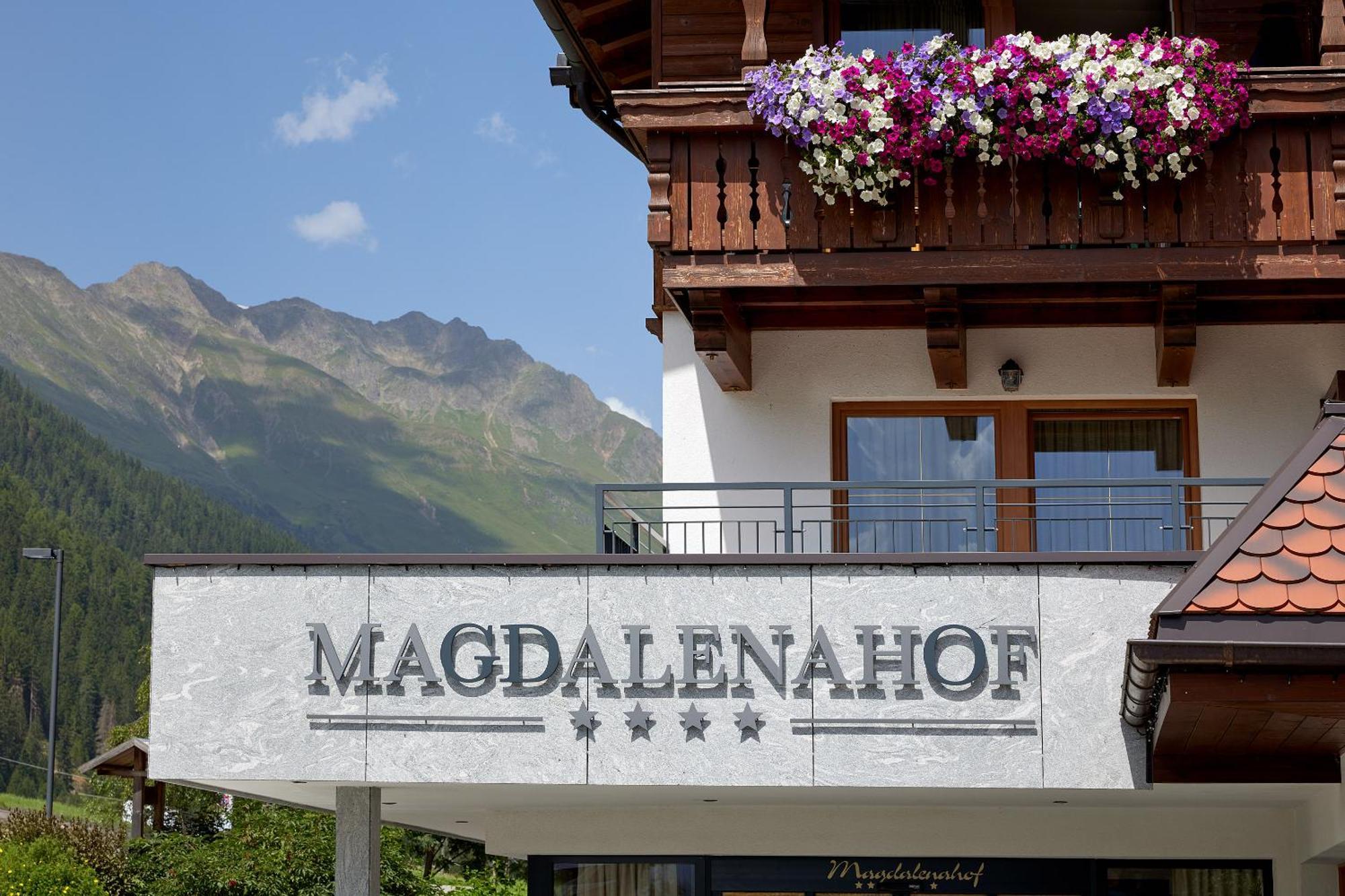 Vitalpina Hotel Magdalenahof Santa Maddalena in Casies Ngoại thất bức ảnh